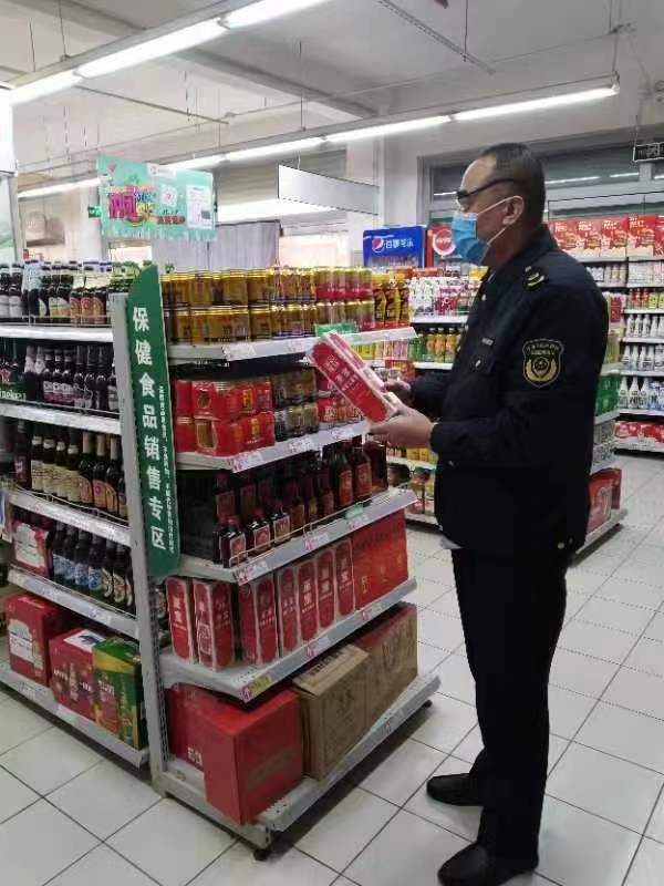 龙口黄山馆市场监管所开展保健食品经营单位专项检查，筑牢食品安全防线